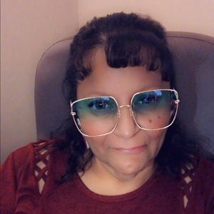 Meet your Posher, Lucy